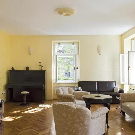 Sleeps 10 Pool Air Con Wifi Vila *