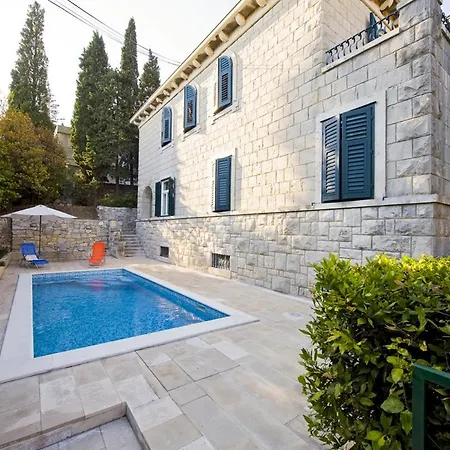 Sleeps 10 Pool Air Con Wifi Vila *