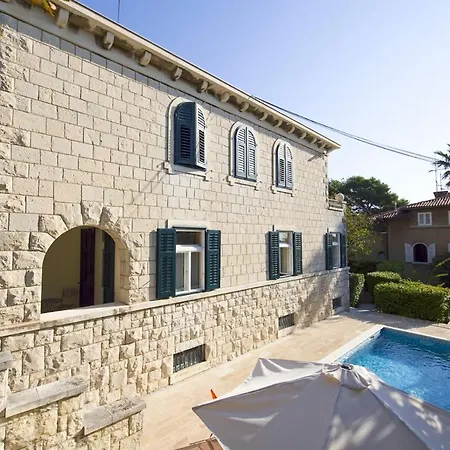 Vila Sleeps 10 Pool Air Con Wifi