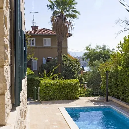 Sleeps 10 Pool Air Con Wifi Split