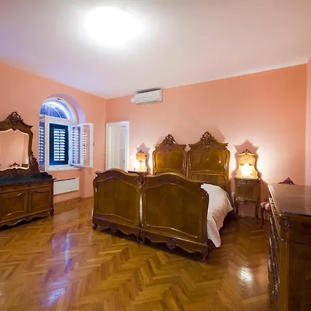 Sleeps 10 Pool Air Con Wifi Vila *